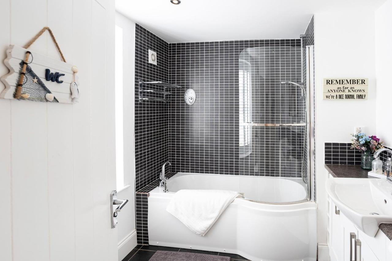 Finest Retreats - Lighthouse Cottage Rampside Экстерьер фото